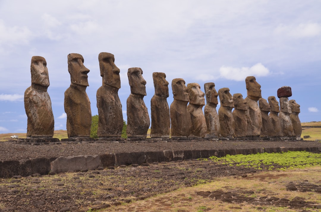 Ahu Tongariki: 15 Moai bei Sonnenaufgang auf Rapa Nui - Isola di Pasqua | Secret World Trip Planner