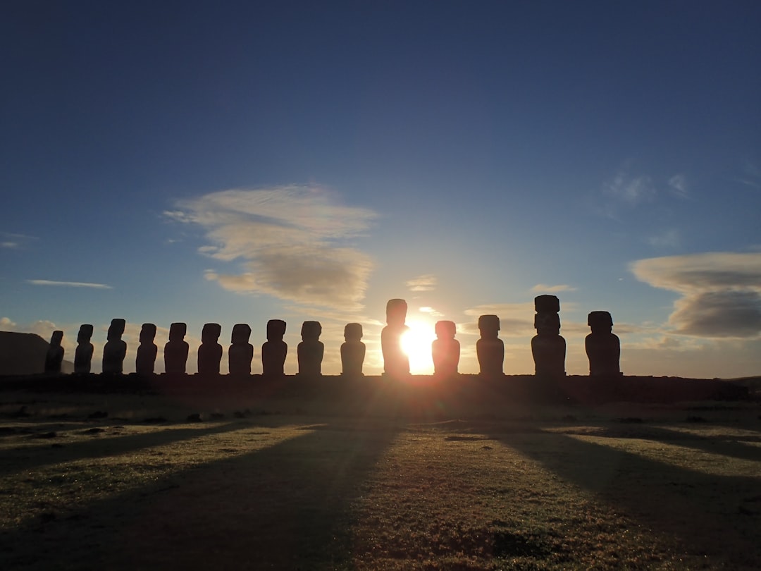 Ahu Tongariki: 15 Moai bei Sonnenaufgang auf Rapa Nui - Isola di Pasqua | Secret World Trip Planner