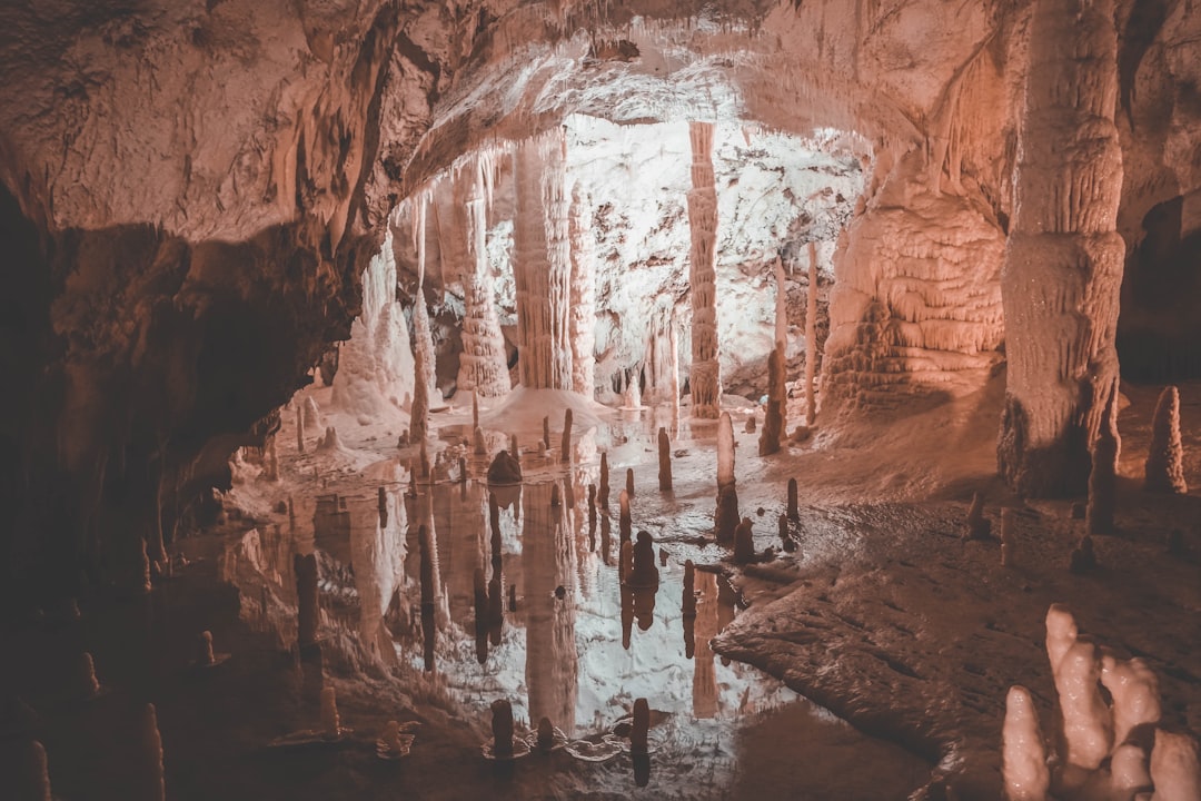 Grotta di Prometeo in Georgia: meraviglia sotterranea — 9JG2+P6R