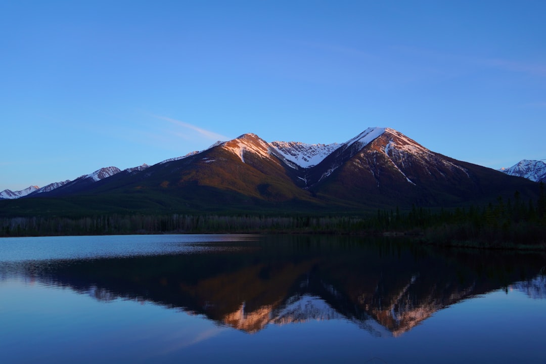 Vermilion Lakes: Wasserflächen am Fuß der Rockies - Banff | Secret World Trip Planner