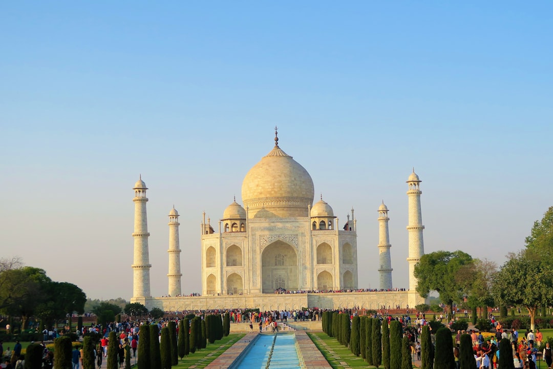 Taj Mahal bei Sonnenaufgang: Farben am Yamuna - Agra | Secret World Trip Planner