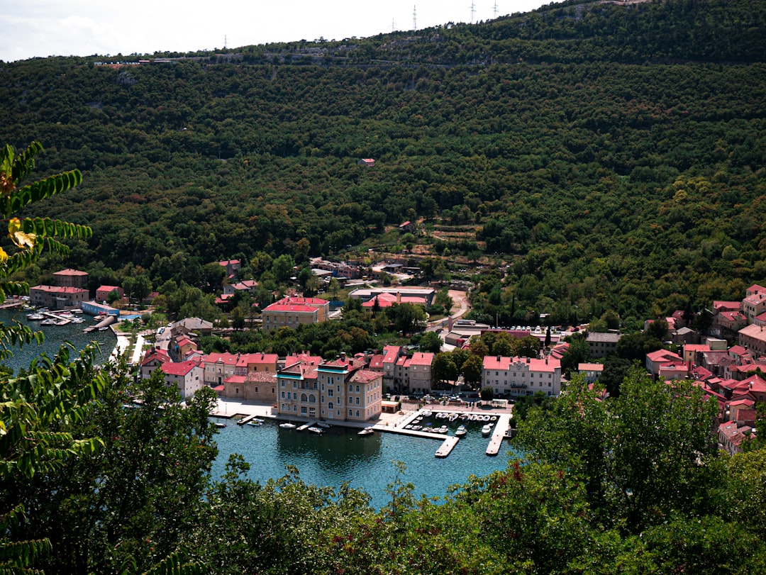 Burićevac: ein unberührtes Naturparadies in Kroatien — Drvenik