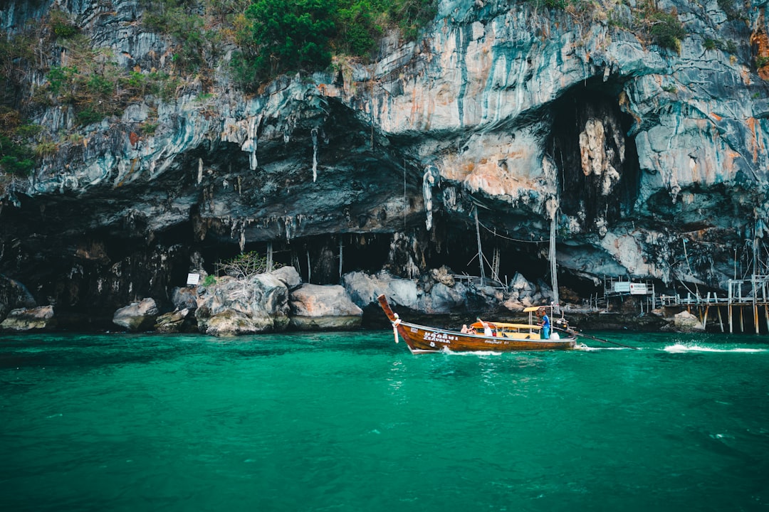Entdecken Sie die Magie der Phra Nang Nai Cave in Thailand - Mueang Krabi District | Secret World Trip Planner