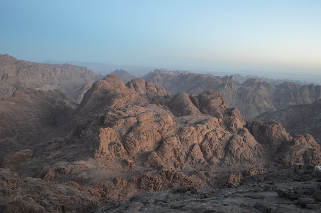 Entdecken Sie den Sinai: eine Reise zwischen Natur und Spiritualität