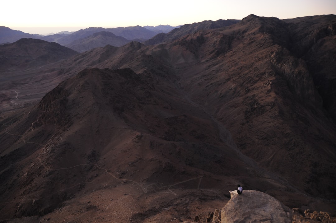 Entdecken Sie den Sinai: eine Reise zwischen Natur und Spiritualität | Secret World Trip Planner