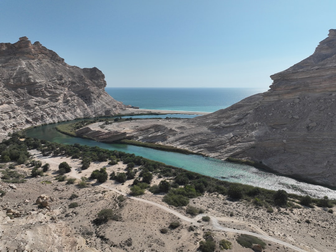 Entdecken Sie Jabal Dhinghil: Ein Naturparadies im Oman