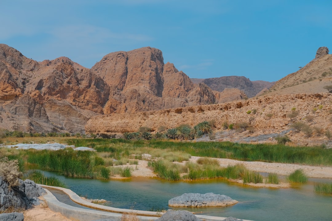 Entdecke Jabal Qarari: ein Naturjuwel im Oman — Jalan Bani Buali