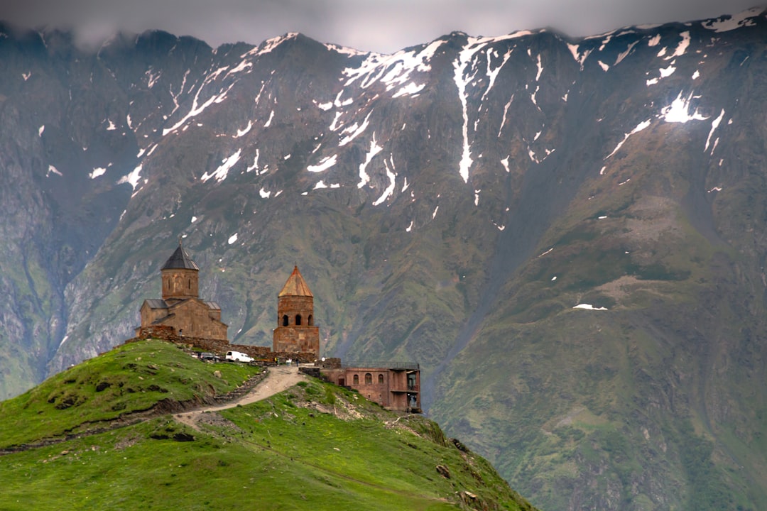 Geghard: il monastero armeno scavato nella roccia - 4RR9+74 | Secret World Trip Planner