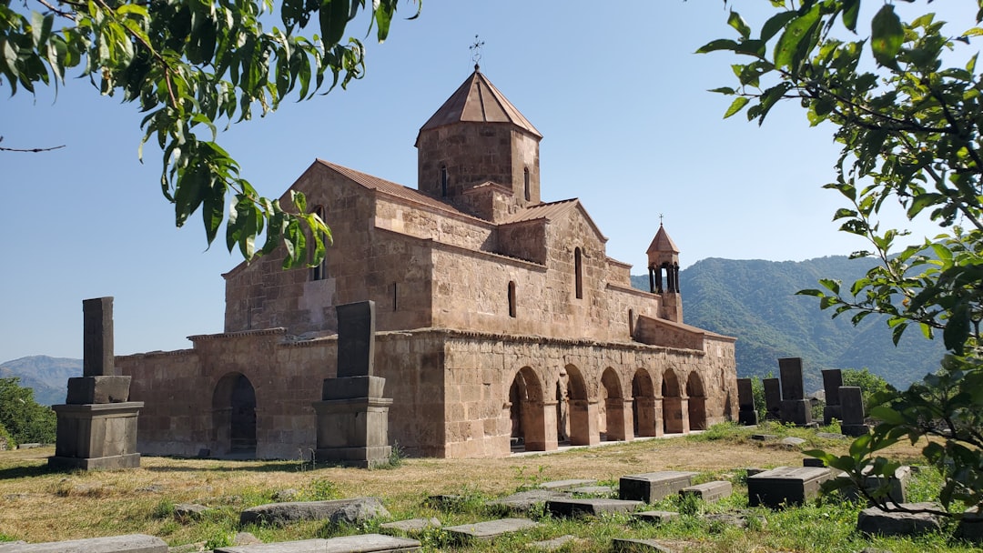 Geghard: il monastero armeno scavato nella roccia - 4RR9+74 | Secret World Trip Planner
