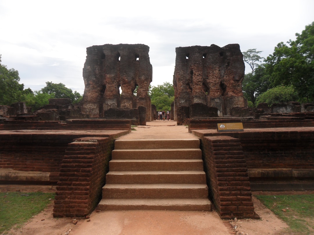 Esplorando il Royal Palace in Sri Lanka: storia e bellezze - Polonnaruwa | Secret World Trip Planner