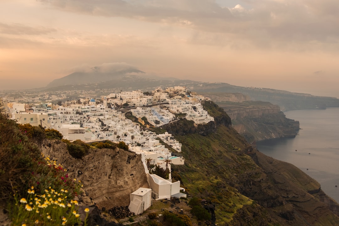 Tramonti a Oía: la magia della caldera di Santorini - Unnamed Road | Secret World Trip Planner
