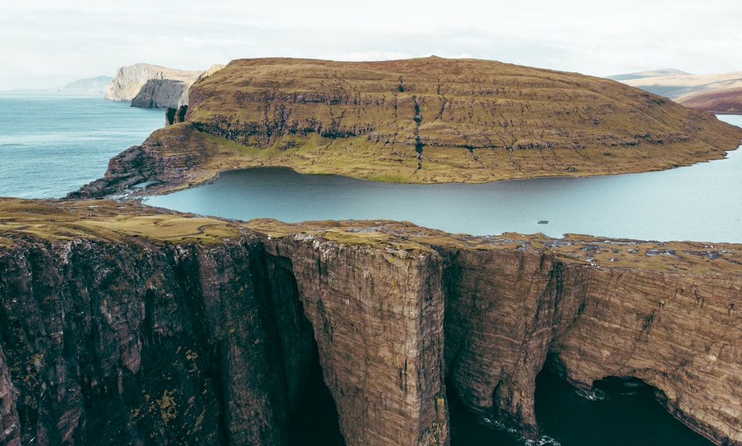 Sørvágsvatn: The Lake That Floats Above the Ocean - Sørvágsvatn | Secret World Trip Planner