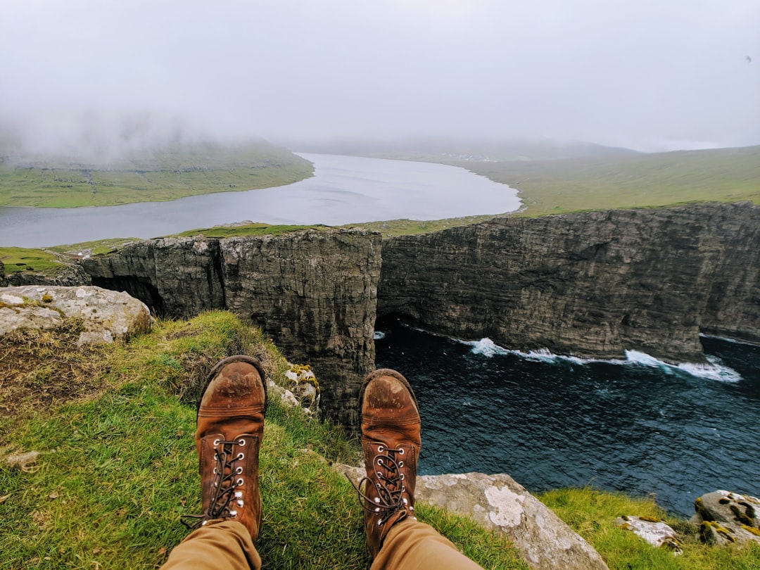 Sørvágsvatn: Der See, der über dem Ozean schwebt - Sørvágsvatn | Secret World Trip Planner