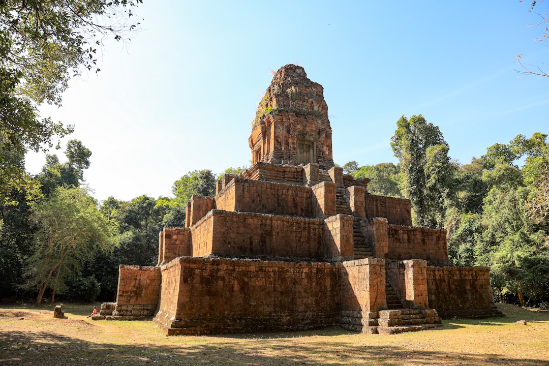 Unabhängigkeitsdenkmal von Kep: Geschichte und Bedeutung — Krong Kaeb