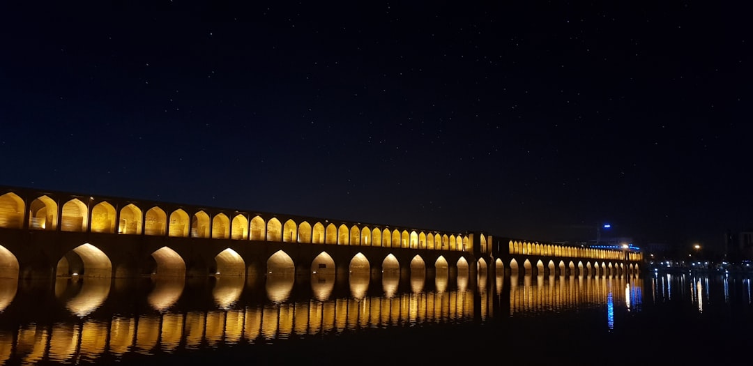 Si-o-se Pol: The 33 Arch Bridge of Isfahan — Esfahan