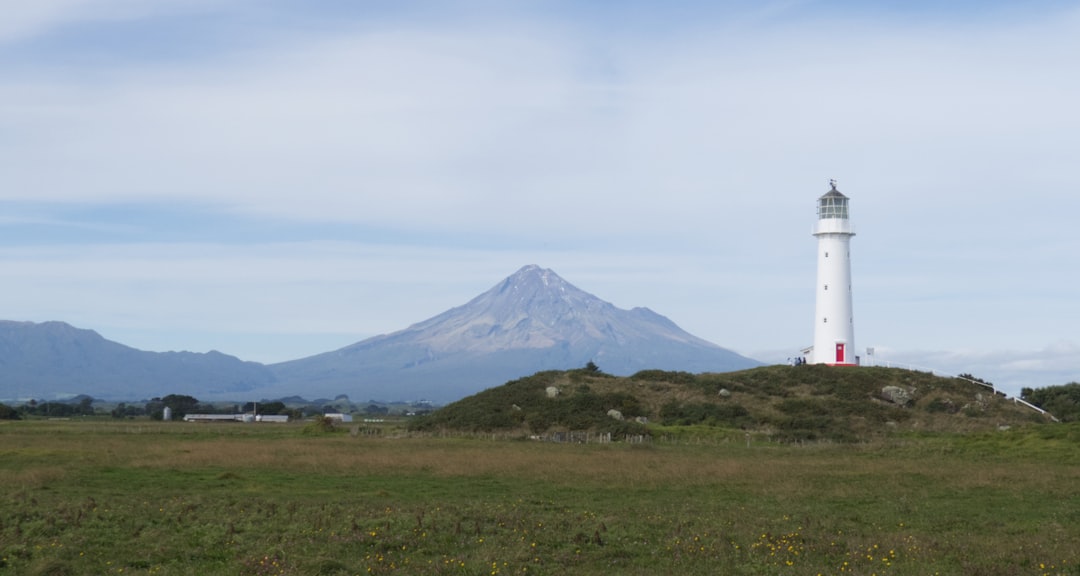 Cape Egmont Lighthouse: il faro a strisce del Taranaki — 377-379 Cape Road