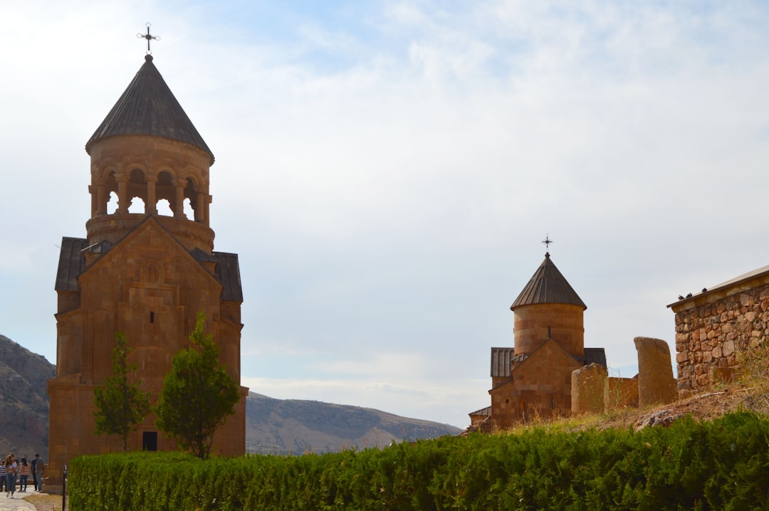 Noravank: il monastero armeno nella gola di roccia rossa - Noravank Monastery Rd | Secret World Trip Planner