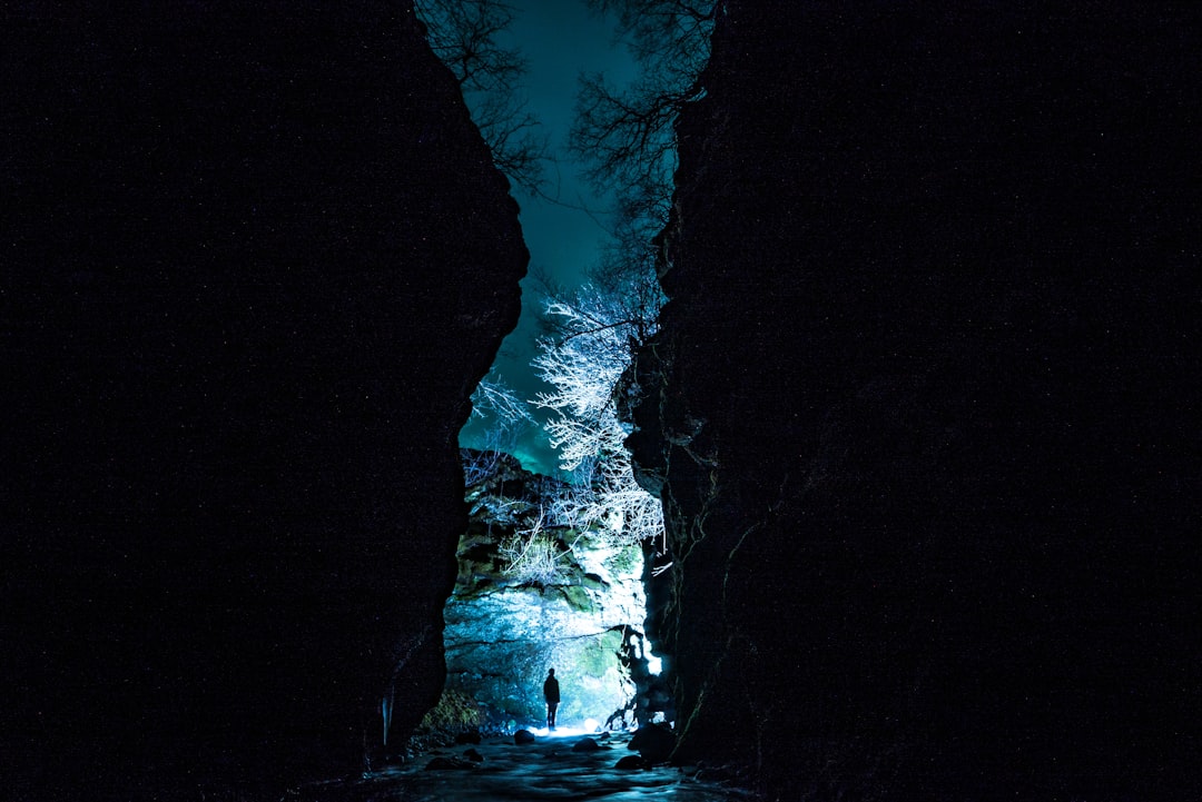 Eisgrotte Narusawa: Im Herzen des Fuji - Minamitsuru District | Secret World Trip Planner