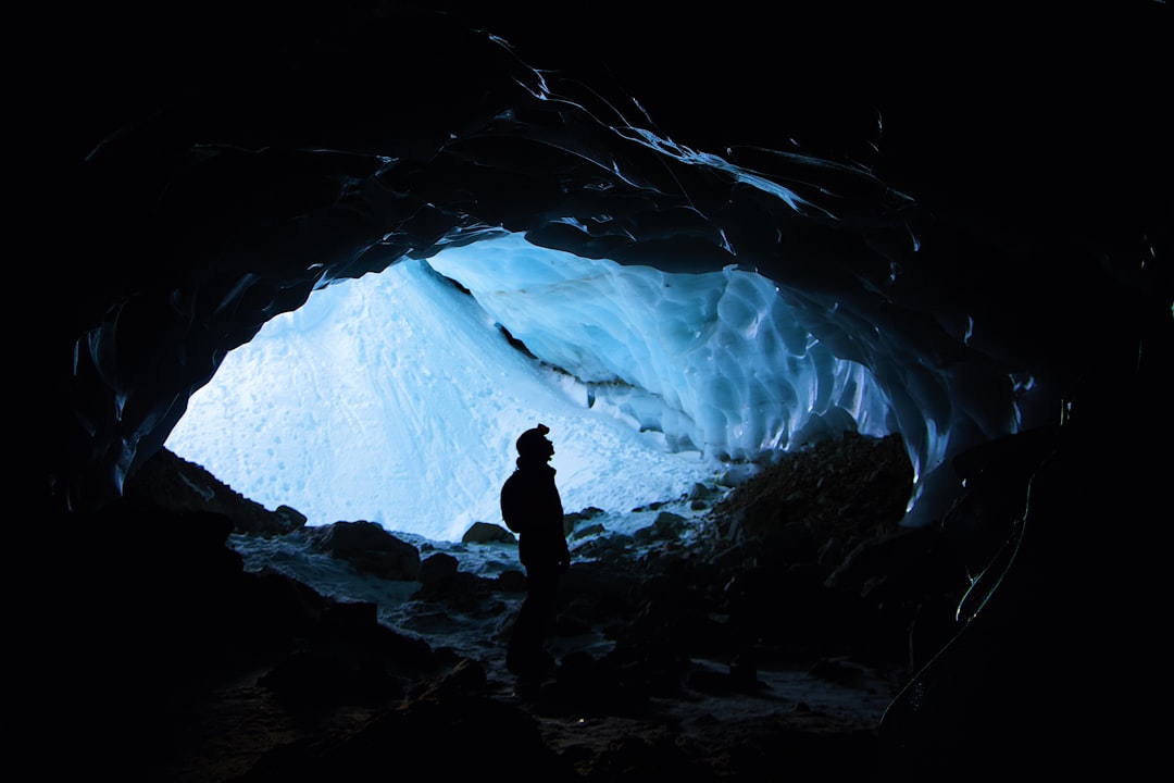 Eisgrotte Narusawa: Im Herzen des Fuji - Minamitsuru District | Secret World Trip Planner
