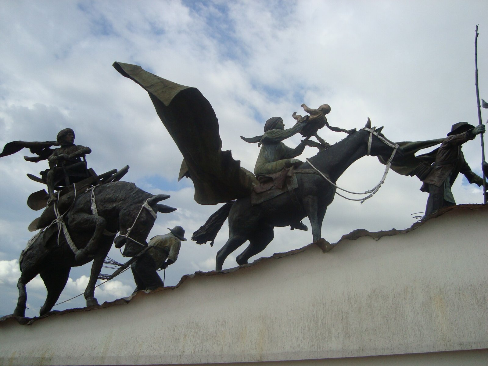 Monumento ai Colonizzatori: simbolo di Manizales in Colombia - Manizales | Secret World Trip Planner