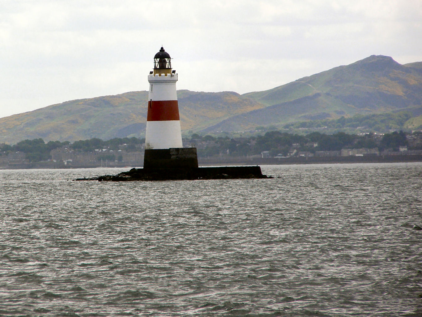 Entdecken Sie den Oxcars-Leuchtturm: Ein Schatz Schottlands - 2PF9+2V Burntisland | Secret World Trip Planner