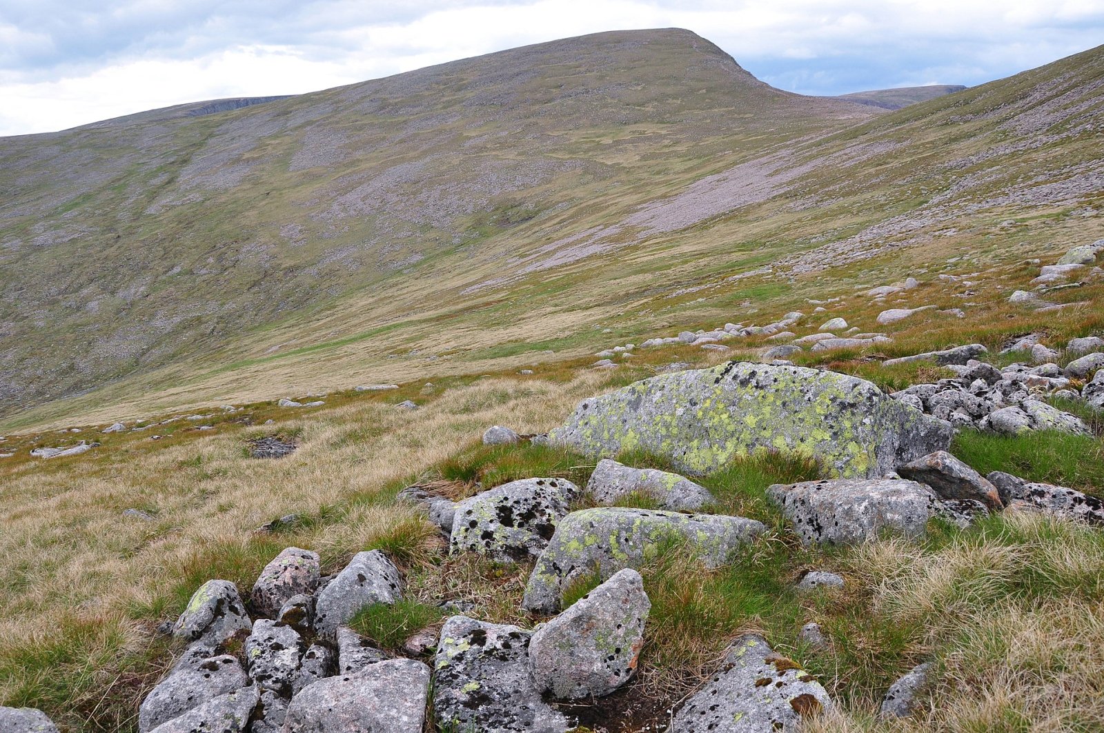 Sgòr an Lochain Uaine: the Green Peak of Scotland | Secret World Trip Planner