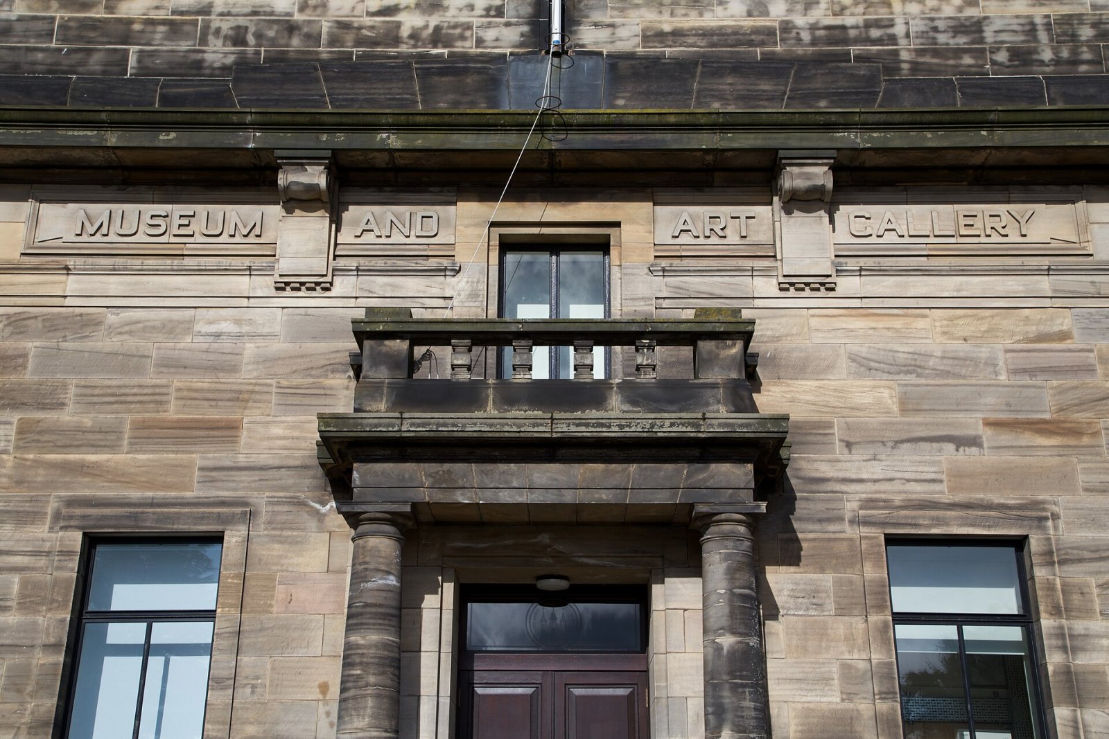 Entdecken Sie das Kirkcaldy Museum and Art Gallery in Schottland - Fife | Secret World Trip Planner