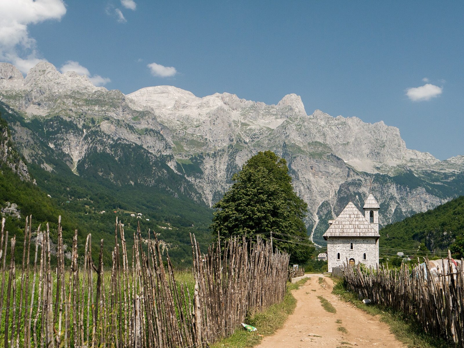 Maja e Radohimës: Un Paradiso Nascosto nelle Alpi Albanesi - Nikç | Secret World Trip Planner