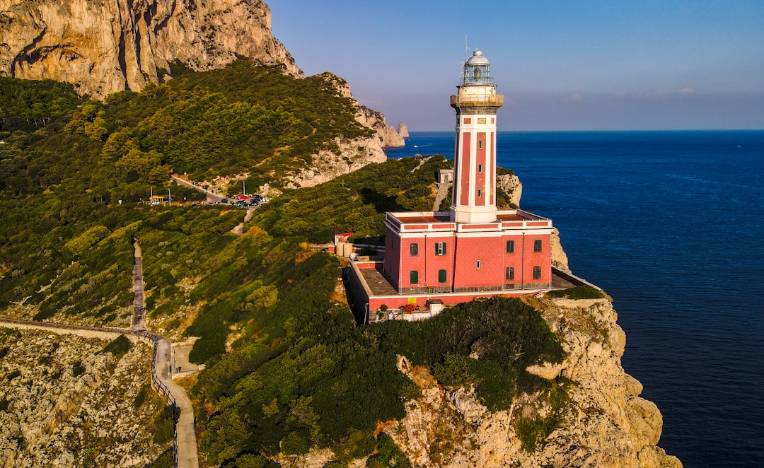 Faro di Capo Murro di Porco: Licht auf Sizilien - Str. Capo Murro di Porco | Secret World Trip Planner