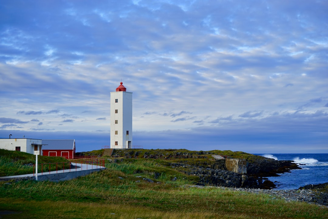 Dyrhólaey Lighthouse: Sentinel of Iceland's Black Sea — CV29+VWV