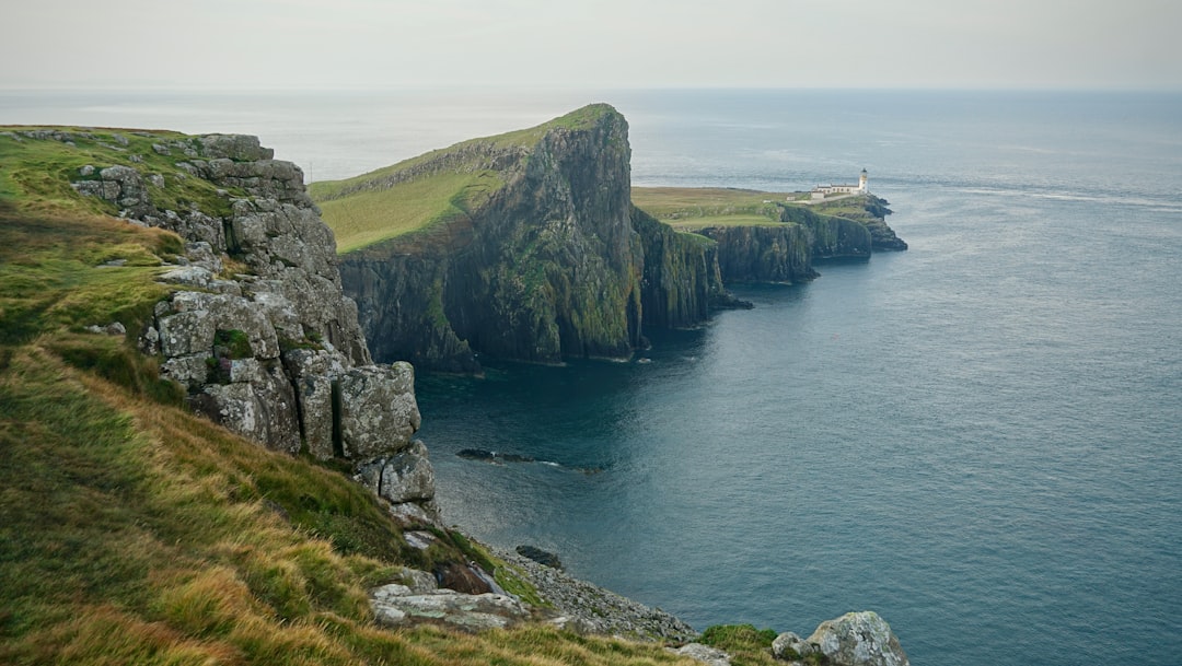 Dyrhólaey Leuchtturm: Wächter über Islands schwarzem Meer - CV29+VWV | Secret World Trip Planner