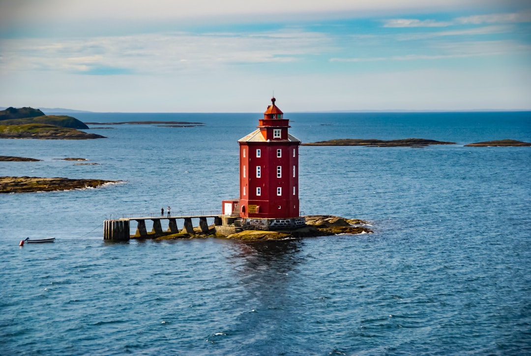Kjeungskjær: The Red Lighthouse on Norway's Rocks — Postboks 3