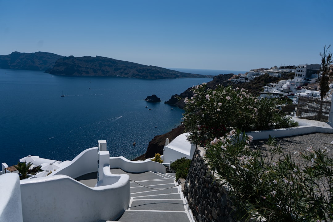 Santorini Wine Trails: Assyrtiko e Caldera a Oia — Oia 847 02