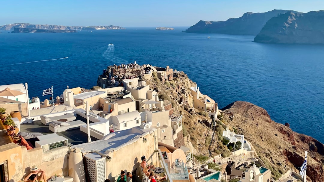Santorin Weinpfade: Assyrtiko und Caldera in Oia - Oia 847 02 | Secret World Trip Planner