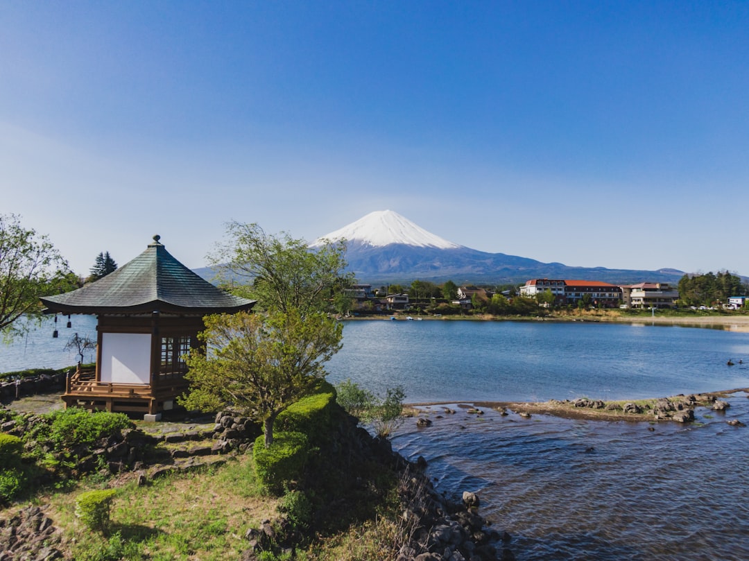 Lago Kawaguchi: Der Fuji im Wasser reflektiert — Distretto di Minamitsuru