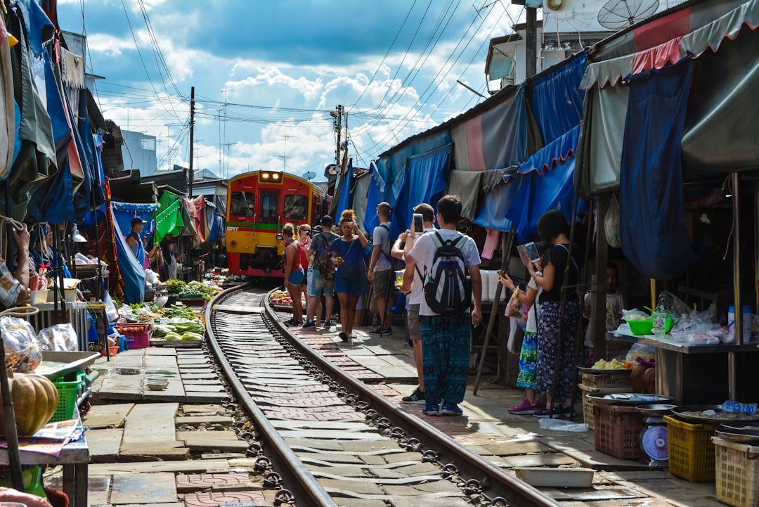 Maeklong: Der Markt, der den Zug stoppt - Mueang Samut Songkhram District | Secret World Trip Planner