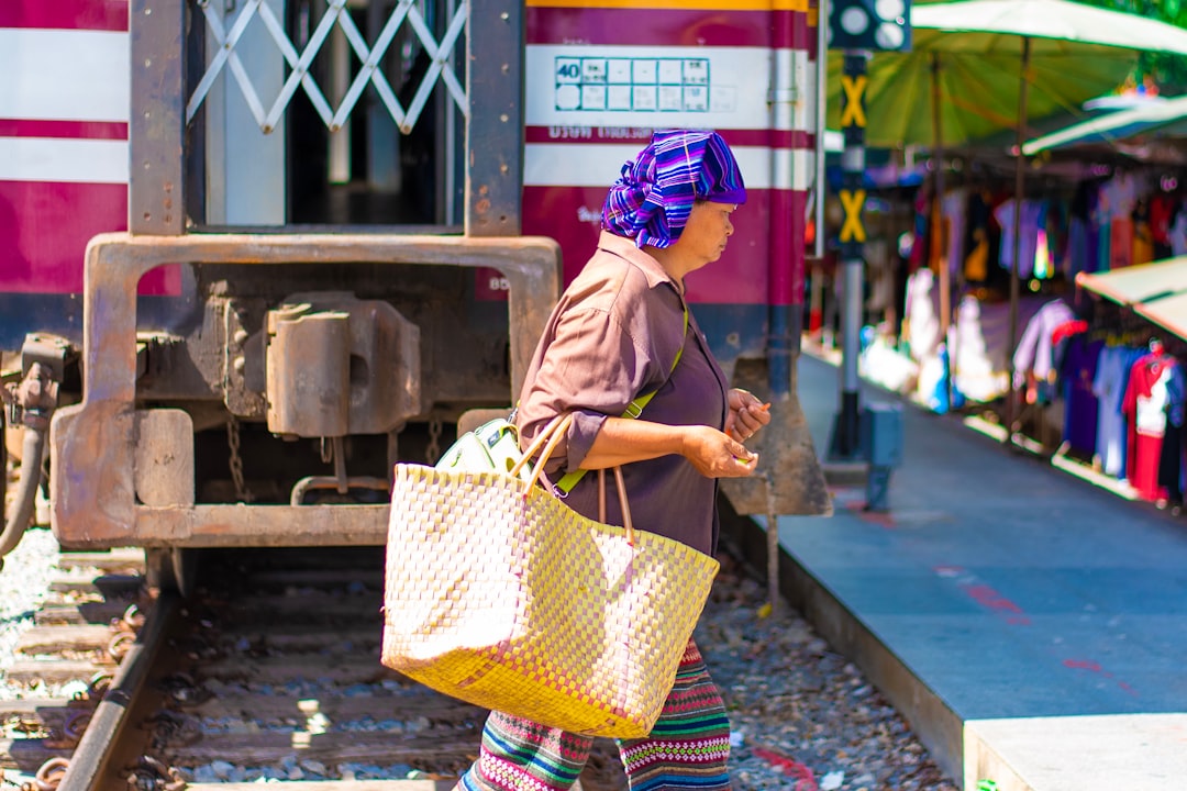 Maeklong: Der Markt, der den Zug stoppt - Mueang Samut Songkhram District | Secret World Trip Planner