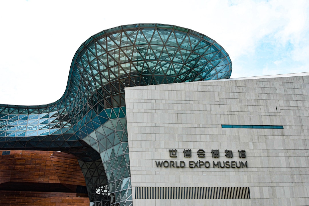 Shanghai Museum: Bronze und Tang-Keramiken im Herzen der Stadt - Huang Pu Qu | Secret World Trip Planner