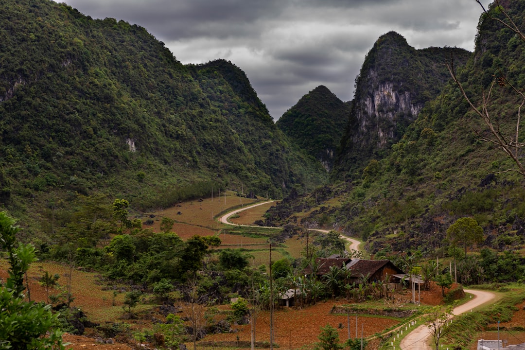Hang Én: Sleep in the World's Third Largest Cave - Thuong Trach | Secret World Trip Planner