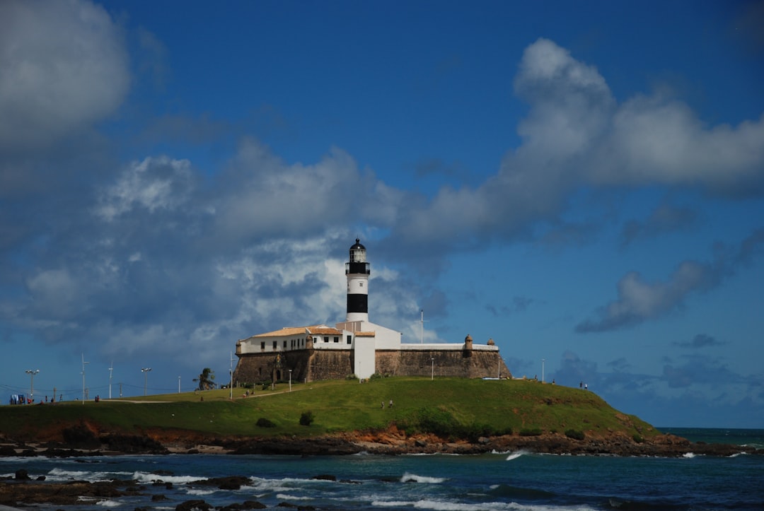Farol da Barra in São João: Das koloniale Wahrzeichen Brasiliens — Salvador - BA