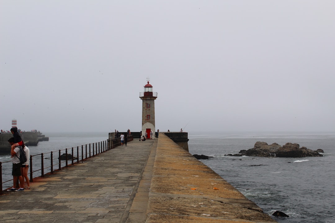 Farol de Albarnaz: Der einsame Leuchtturm der Azoren - Estr. do Farol | Secret World Trip Planner