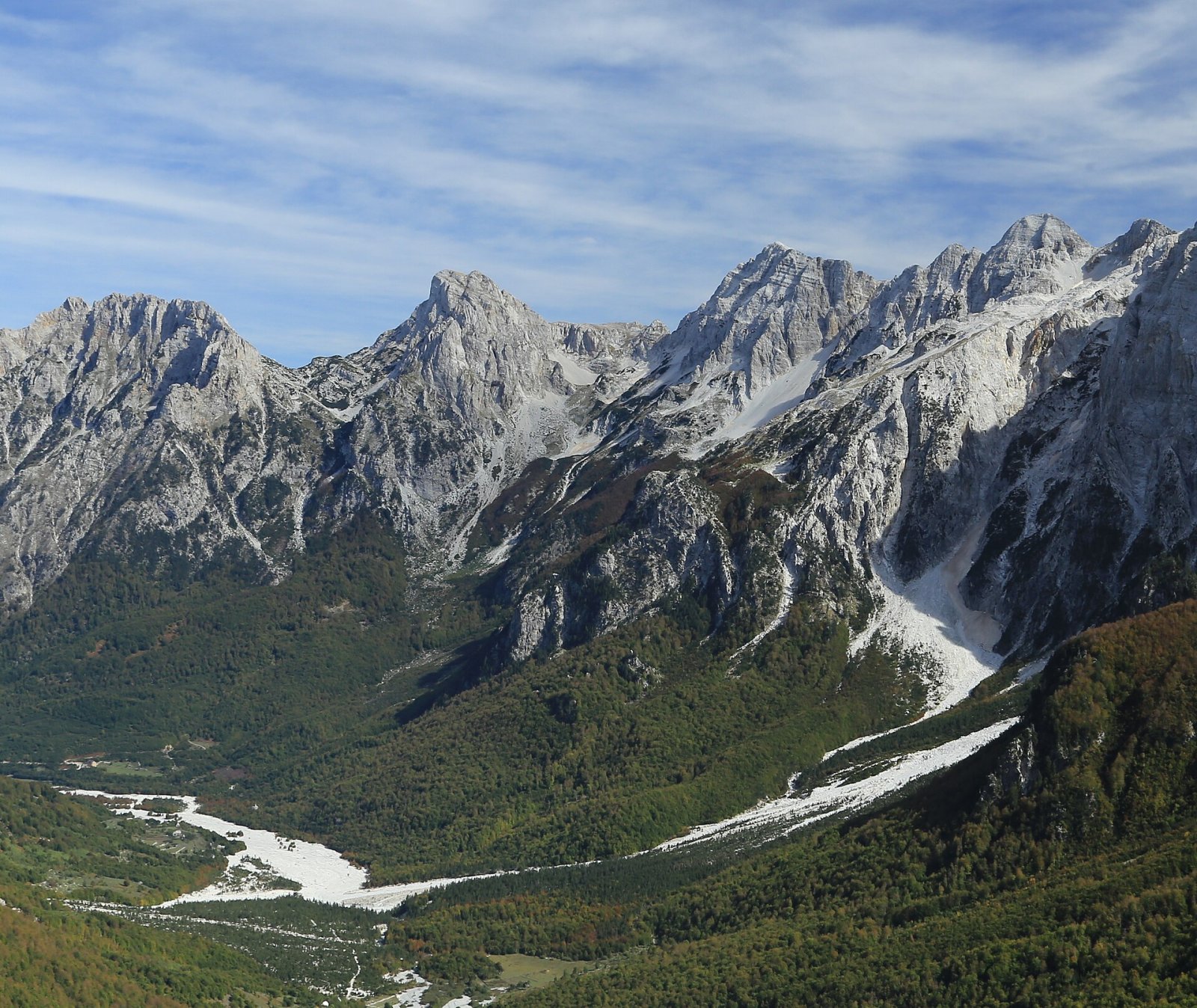 Scopri Maja Grykat e Hapëta: un gioiello naturale in Albania - Stanet e Droces | Secret World Trip Planner
