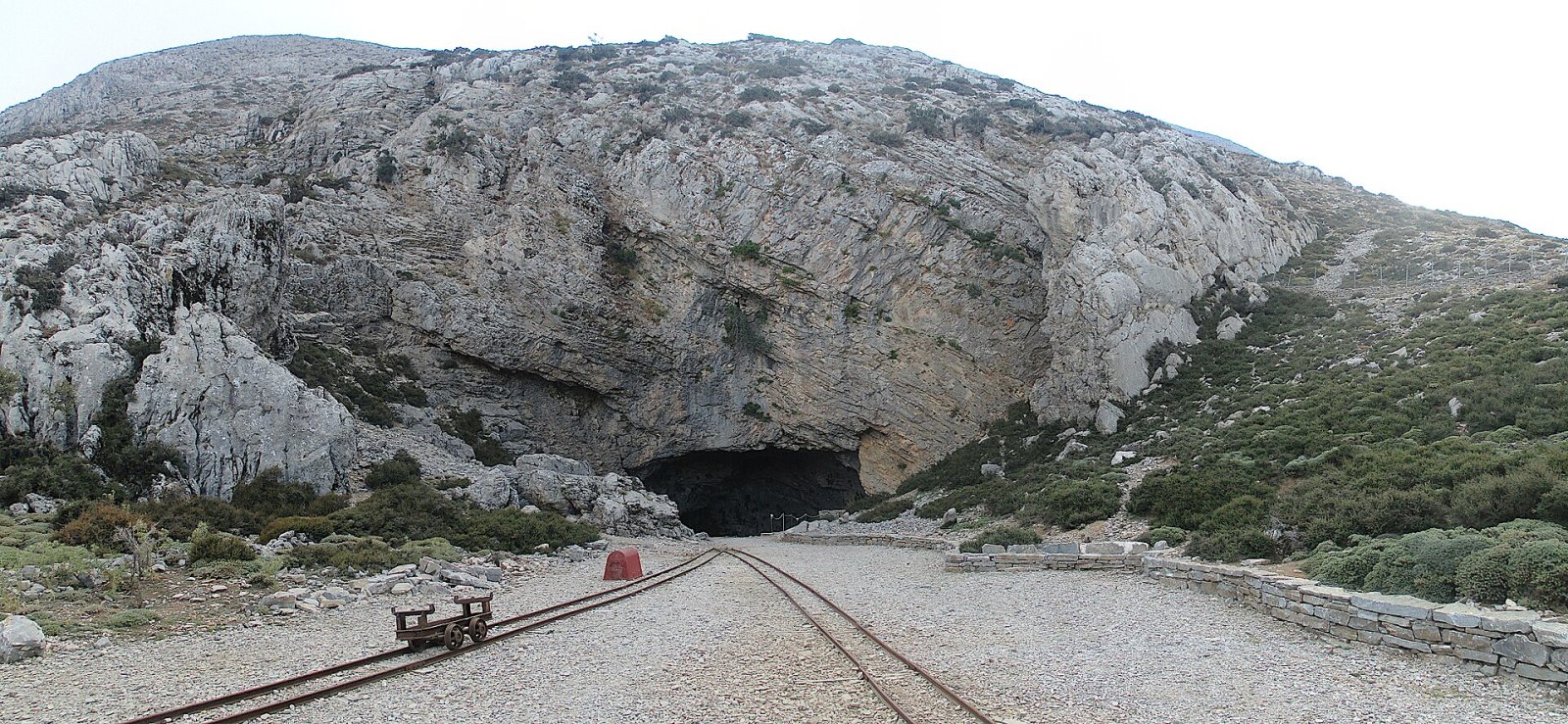 Scopri la Grotta di Idaea: un viaggio nella storia greca - 6R5H+7H Anogia | Secret World Trip Planner