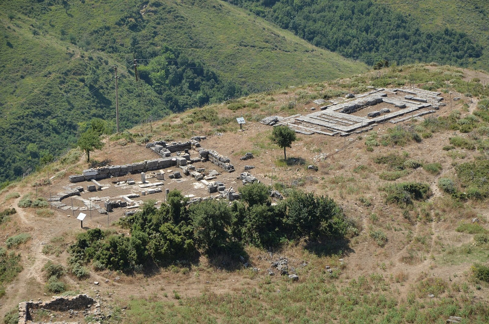 Amantia: Eine Reise in die Geschichte des antiken Albanien — Vajzë