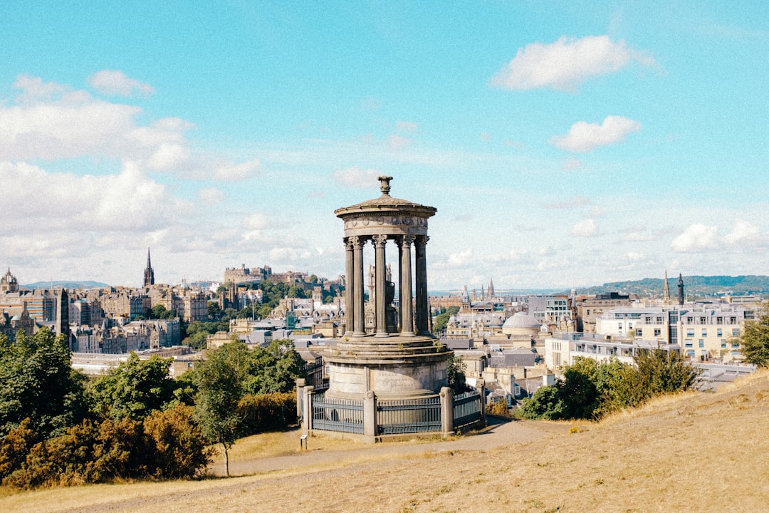 Entdecken Sie das Queen Victoria Monument in Paisley, Schottland - Renfrewshire | Secret World Trip Planner