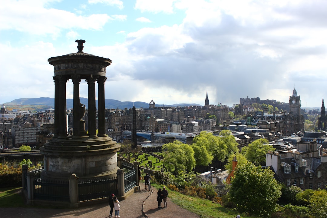 Entdecken Sie das Queen Victoria Monument in Paisley, Schottland - Renfrewshire | Secret World Trip Planner