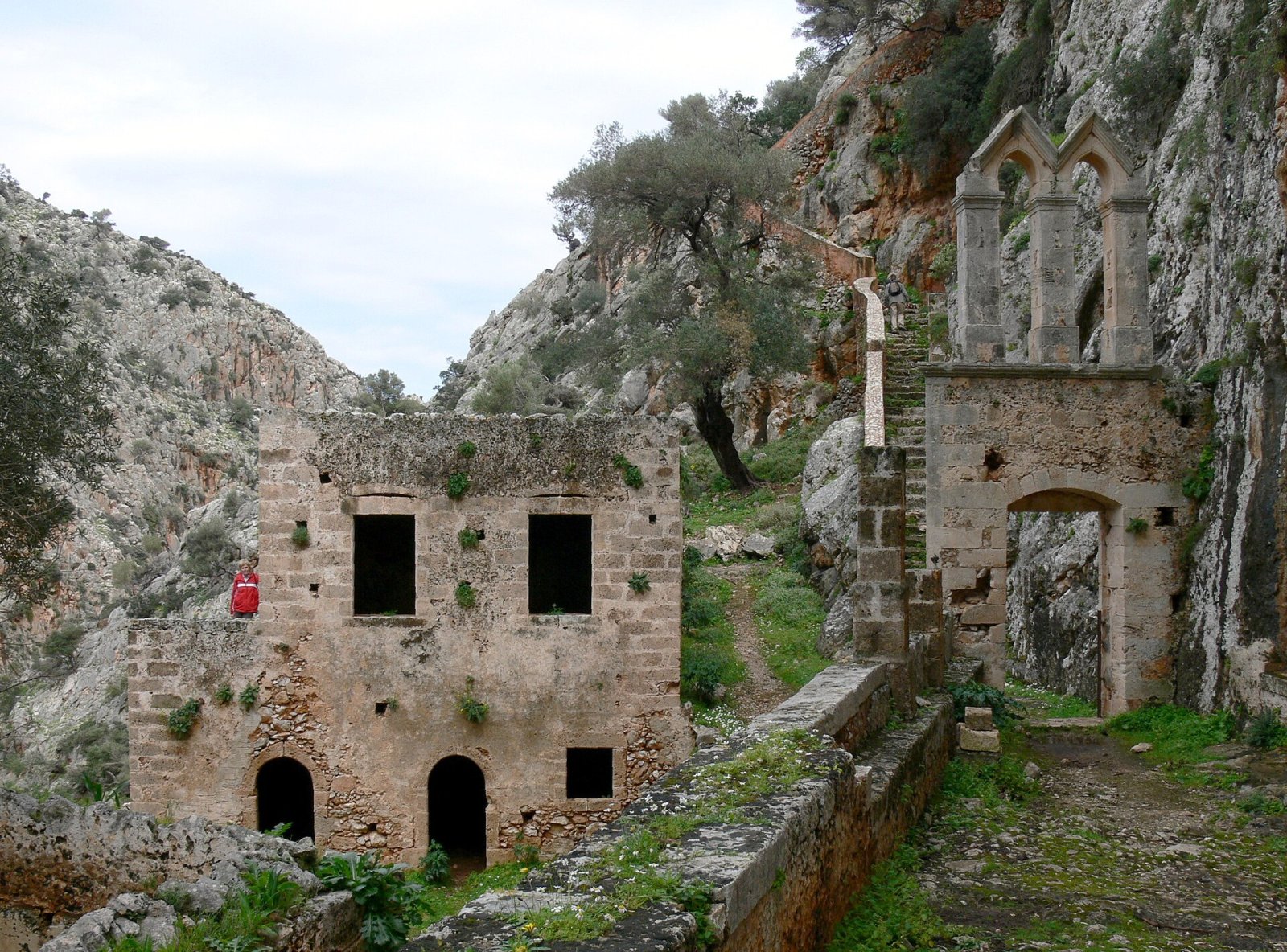 Moni Katholiko: Un Tesoro Culturale Nascosto in Grecia — H4RW+29 Akrotiri