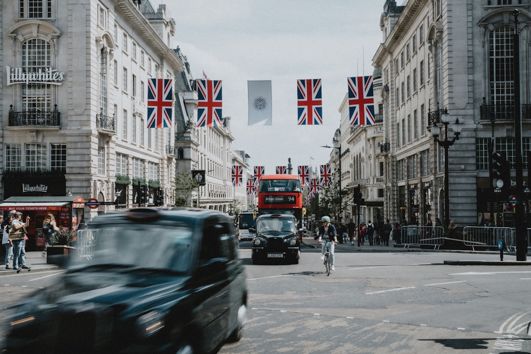 AI Reiseplaner 2026: Plane London mit KI - Londra | Secret World Trip Planner