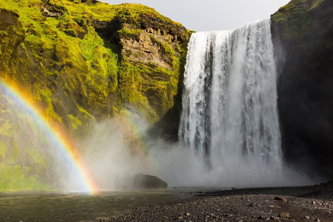 Skógafoss: Der isländische Wasserfall mit 527 Stufen - Skógafoss | Secret World Trip Planner