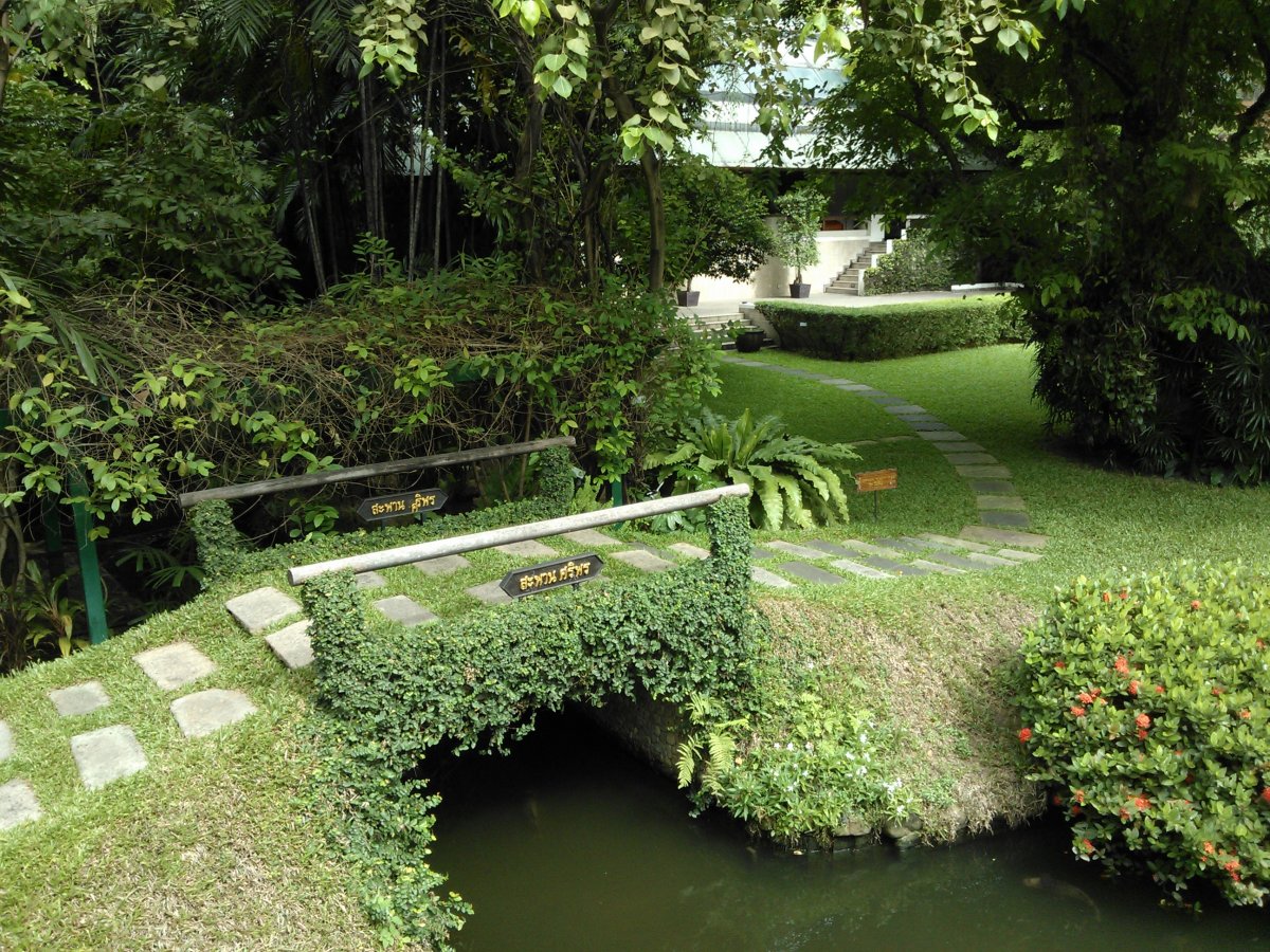 Suan Pakkad Palast: Königliche Gärten in Bangkok - Khet Ratchathewi | Secret World Trip Planner